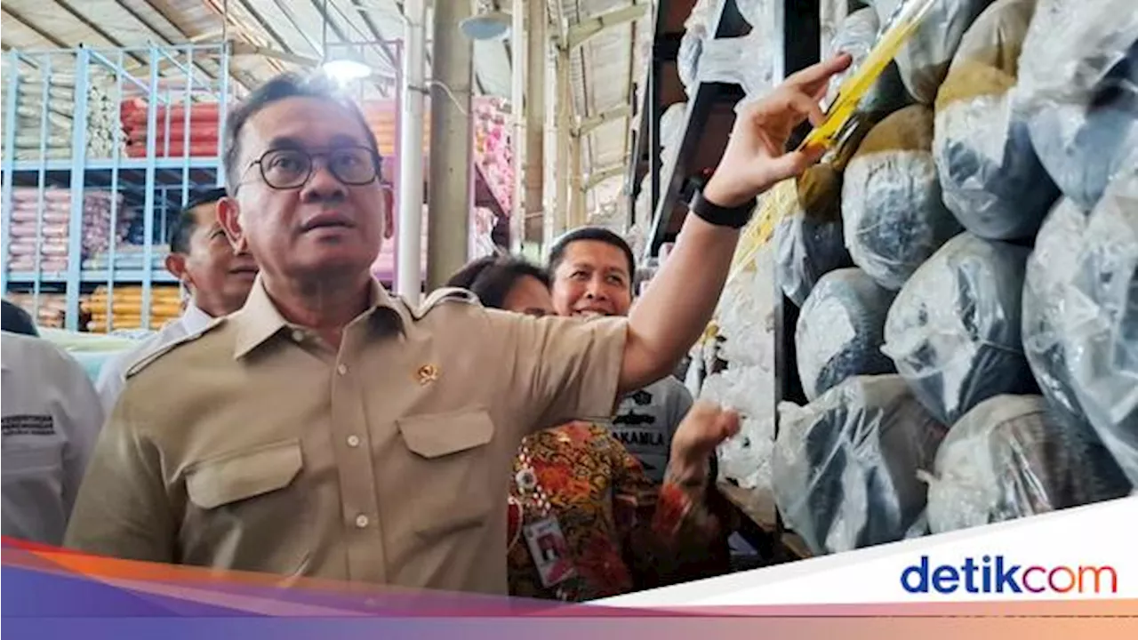 Penampakan 90 Ribu Rol Kain Gulungan dari China Disita Kemendag!