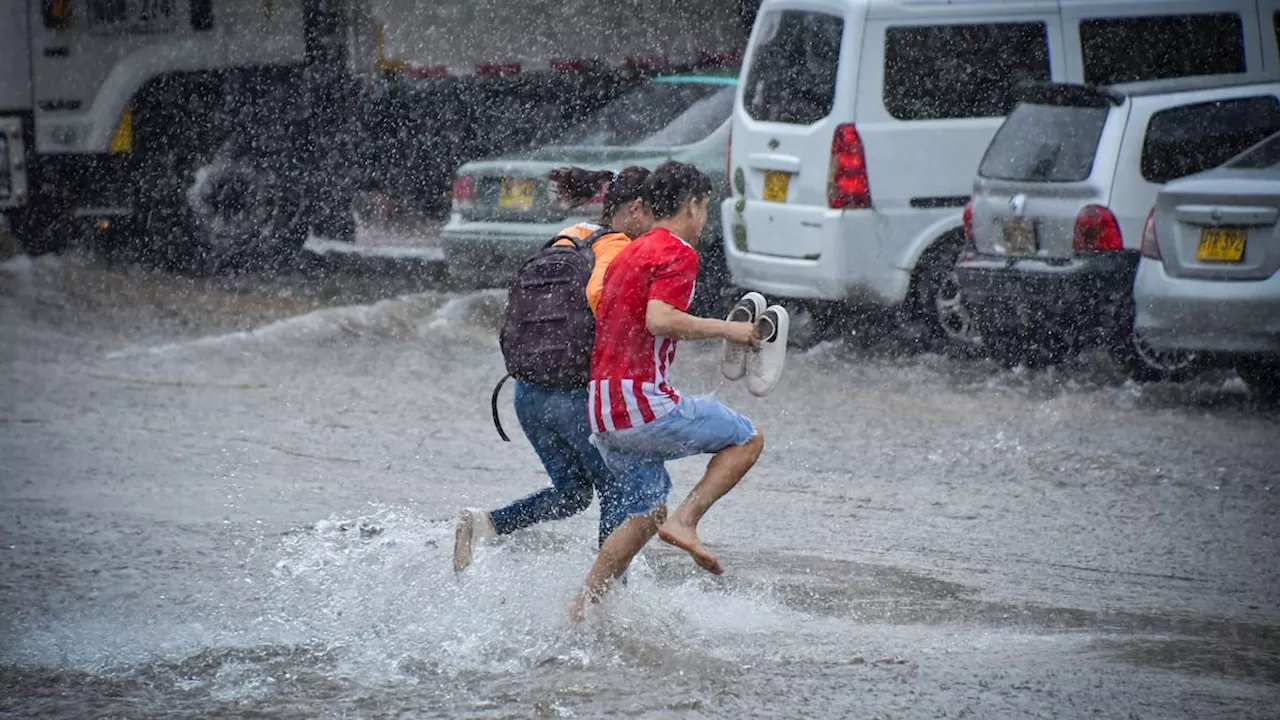 Siguen las lluvias en el Caribe este viernes a medida que Rafael empieza a disiparse