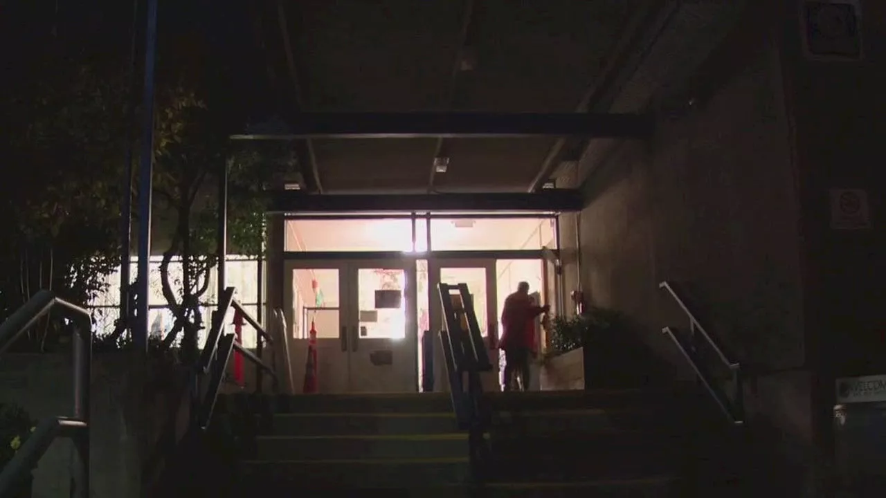 Media cameras barred from Seattle Public Schools meeting on school closure plan