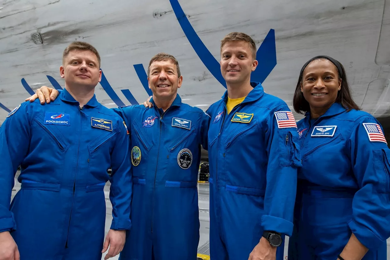 NASA Remains Stubbornly Silent on Why Crew Went to Hospital After Dragon Splashdown