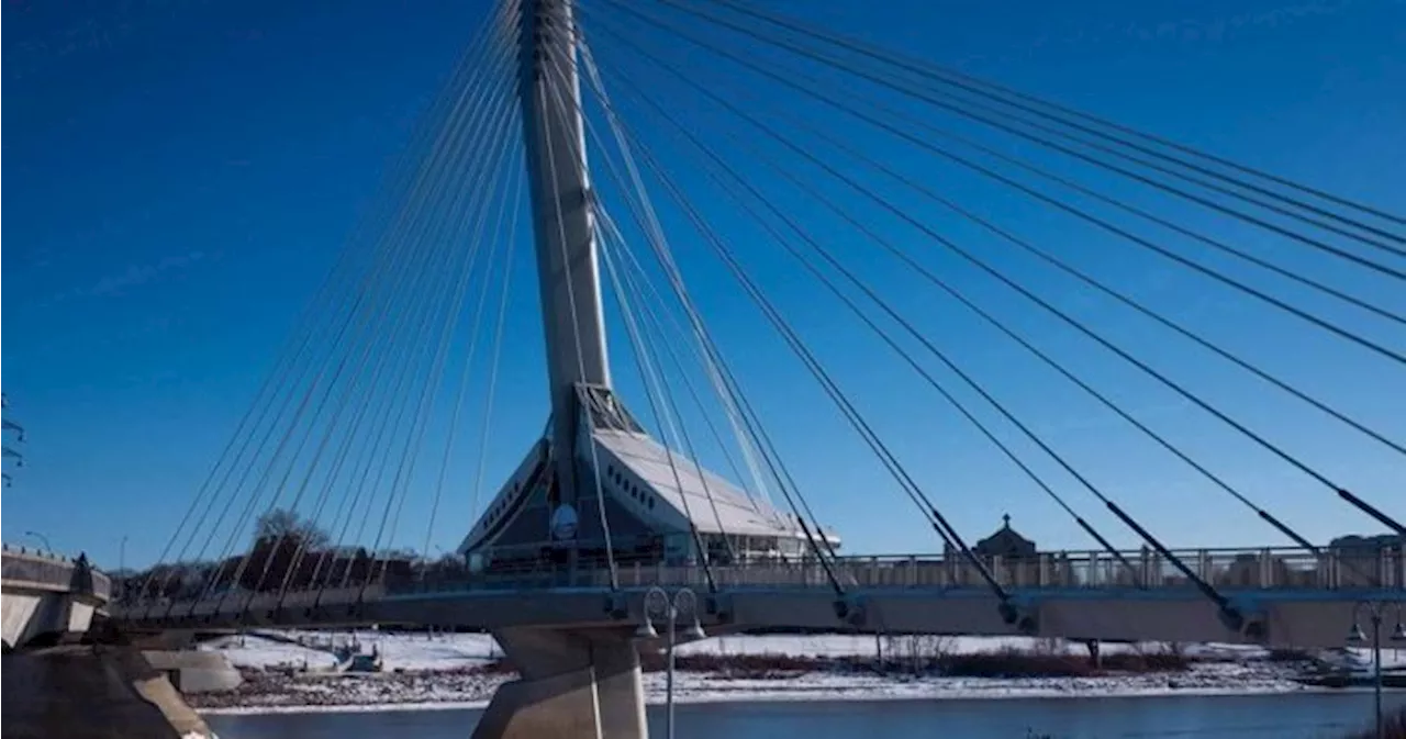 Highway 59 crash in Manitoba a grim reminder to prepare for winter roads