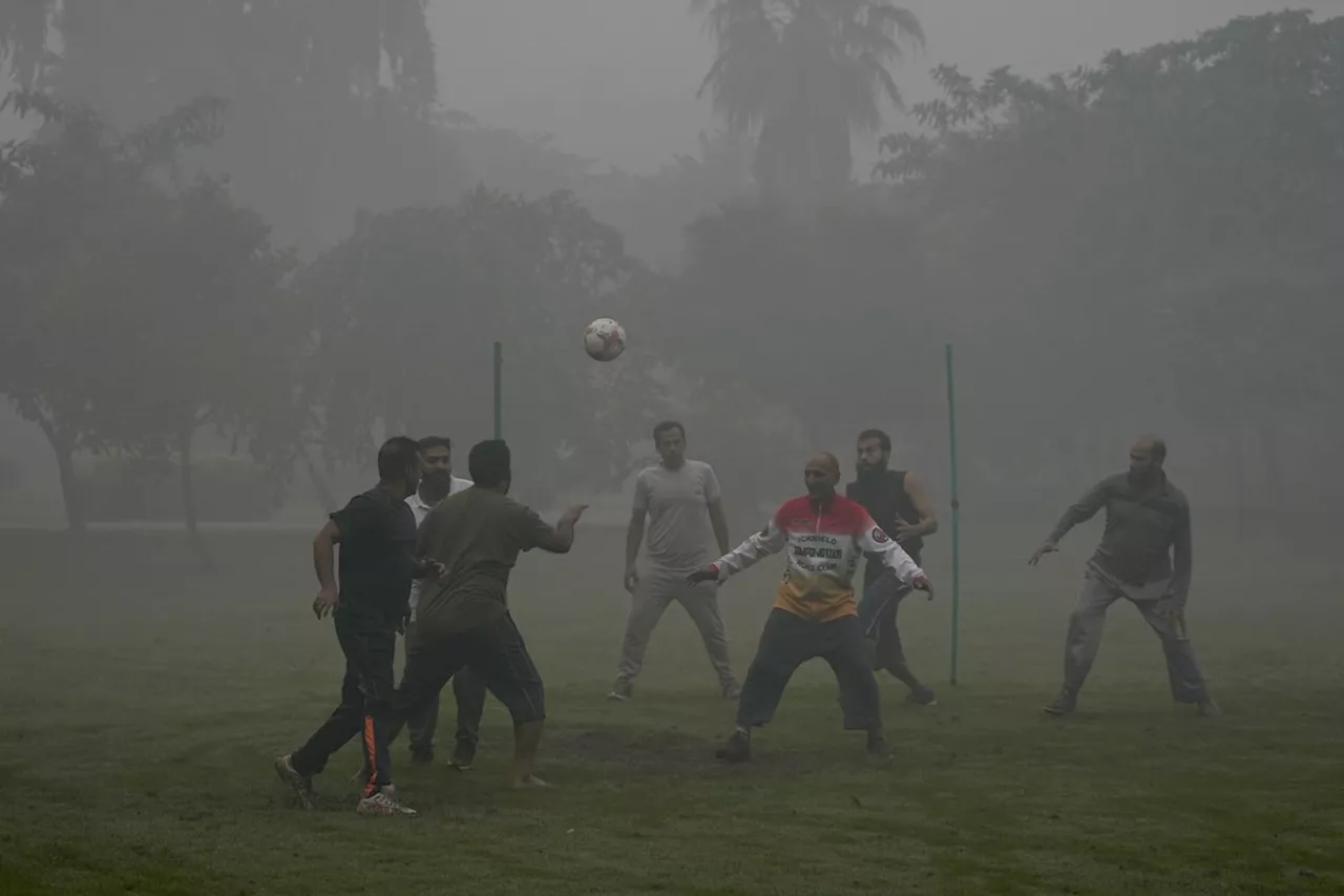 Districts in Pakistan close parks, museums because of record-breaking smog