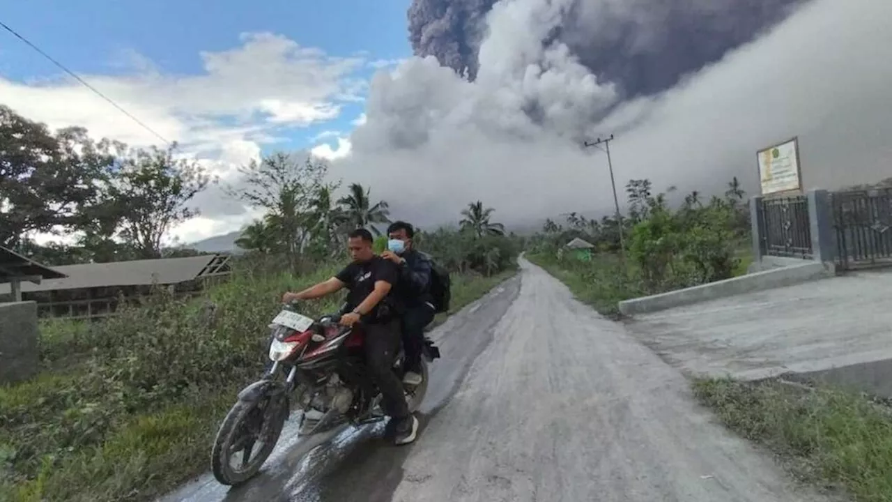 Sebelum Dievakuasi, Begini Pesan Petugas Pos Pengamatan Gunung Lewotobi Laki-laki