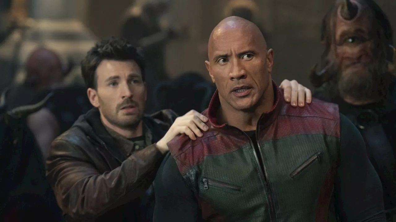 TRAILER: Dwayne Johnson 'La Roca' y Chris Evans salvarán la Navidad en la película 'Código: Traje Rojo'