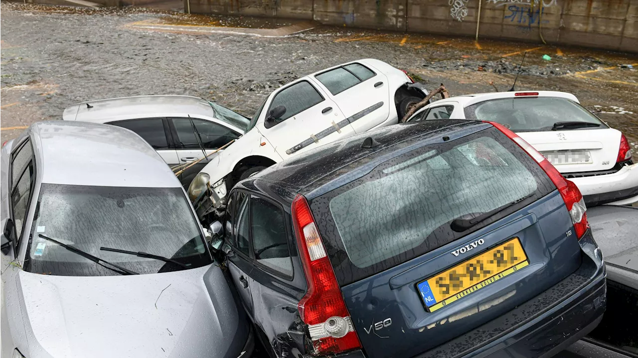 Spanien schwer getroffen - Erneute Sintflut-Regenfälle spülen Dutzende Autos weg