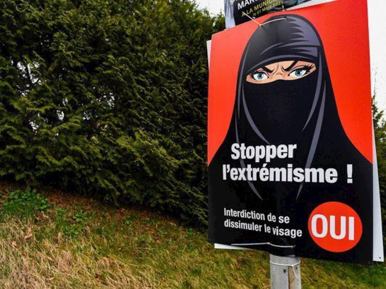 La Svizzera contro il burqa: vietato nei luoghi pubblici dal 2025