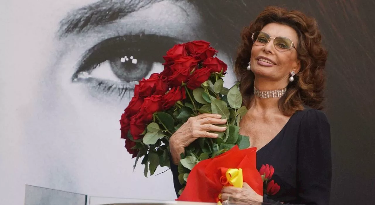 Sophia Loren commuove Hollywood: «Qua mi sento a casa, il cinema è stata la mia terapia contro la fame e la pa