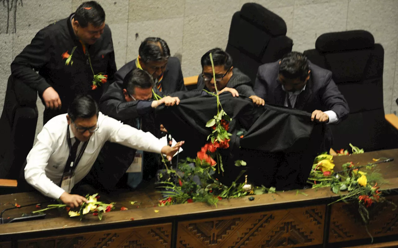 Legisladores da Bolívia aliados a Morales sabotam discurso de presidente