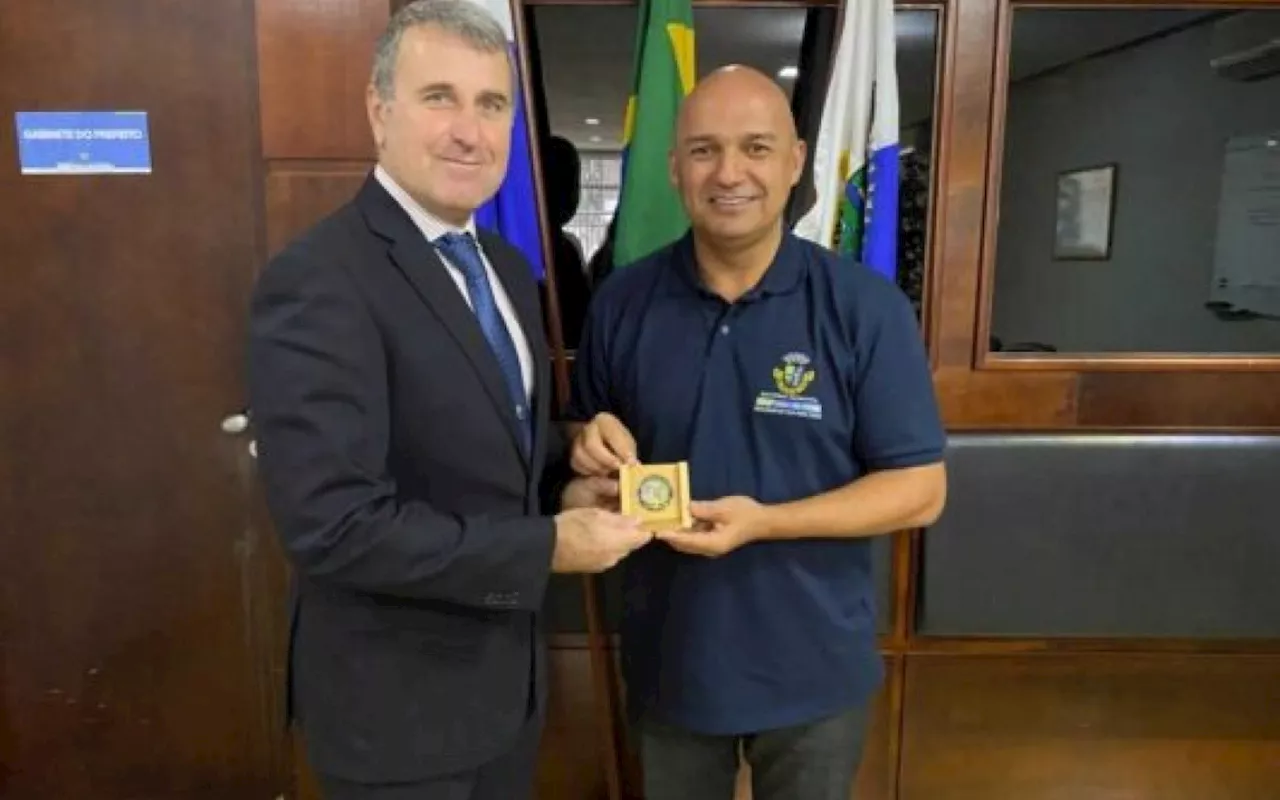 Prefeito Fábio do Pastel recebe Medalha Comemorativa dos 108 anos da Aviação Naval