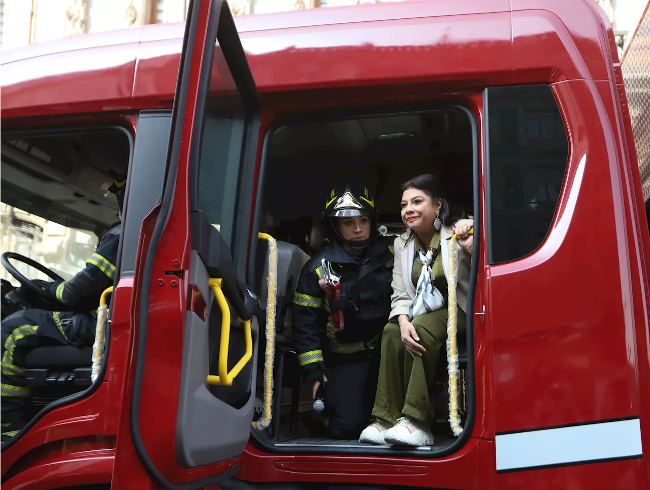 Brugada entrega 11 unidades nuevas al Heroico Cuerpo de Bomberos para mejorar la respuesta en emergencias