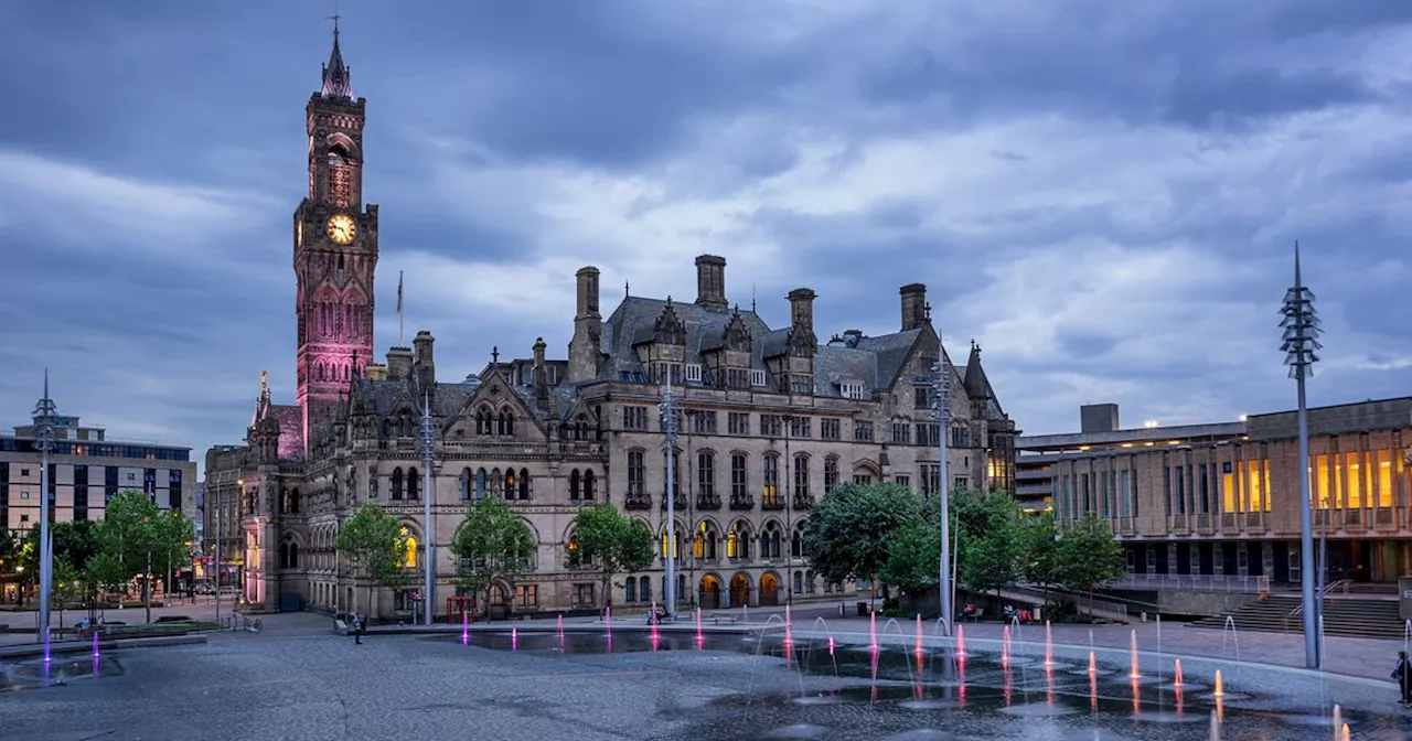 Good Samaritan steps in as city centre predator straddles rough sleeper