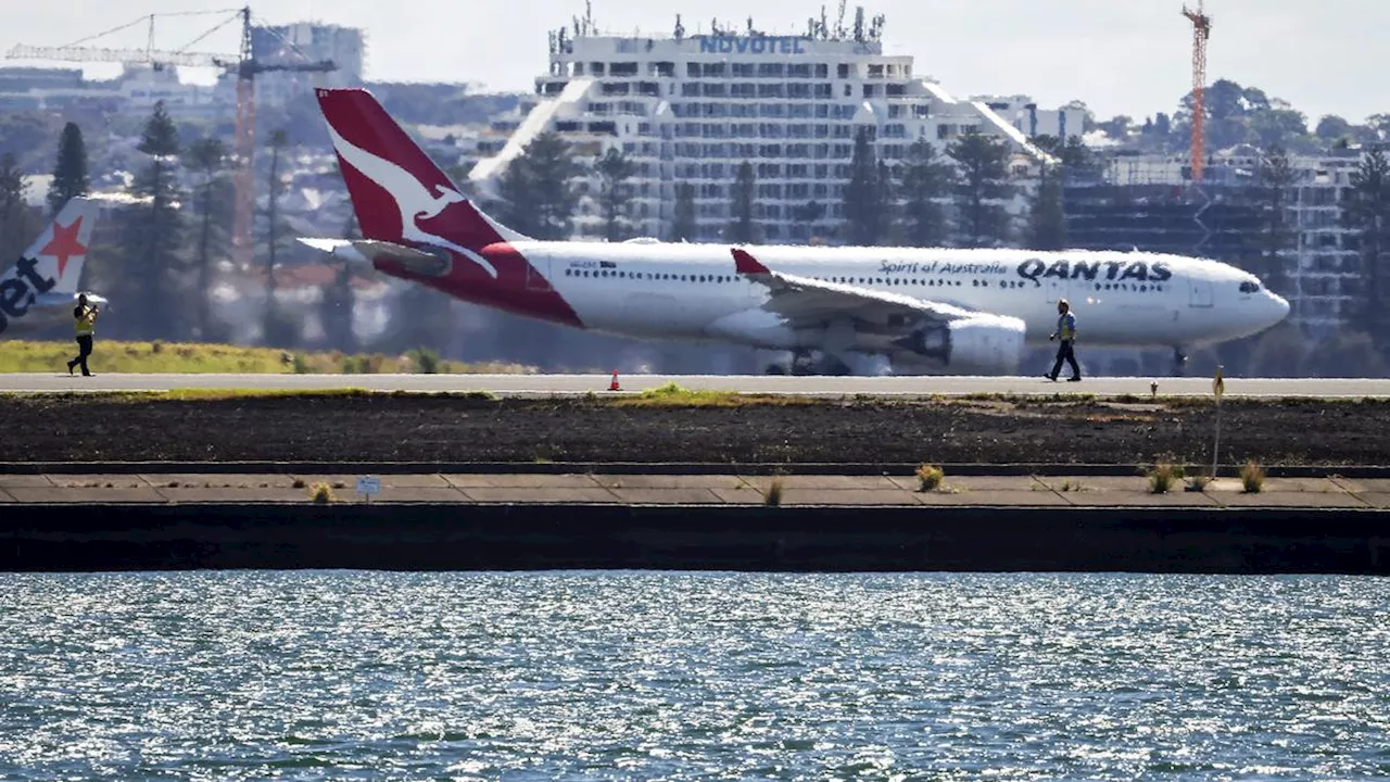 Pendaratan Darurat Pesawat Qantas dan Kebakaran Rumput Picu Pembatalan 11 Penerbangan dari Bandara Sydney