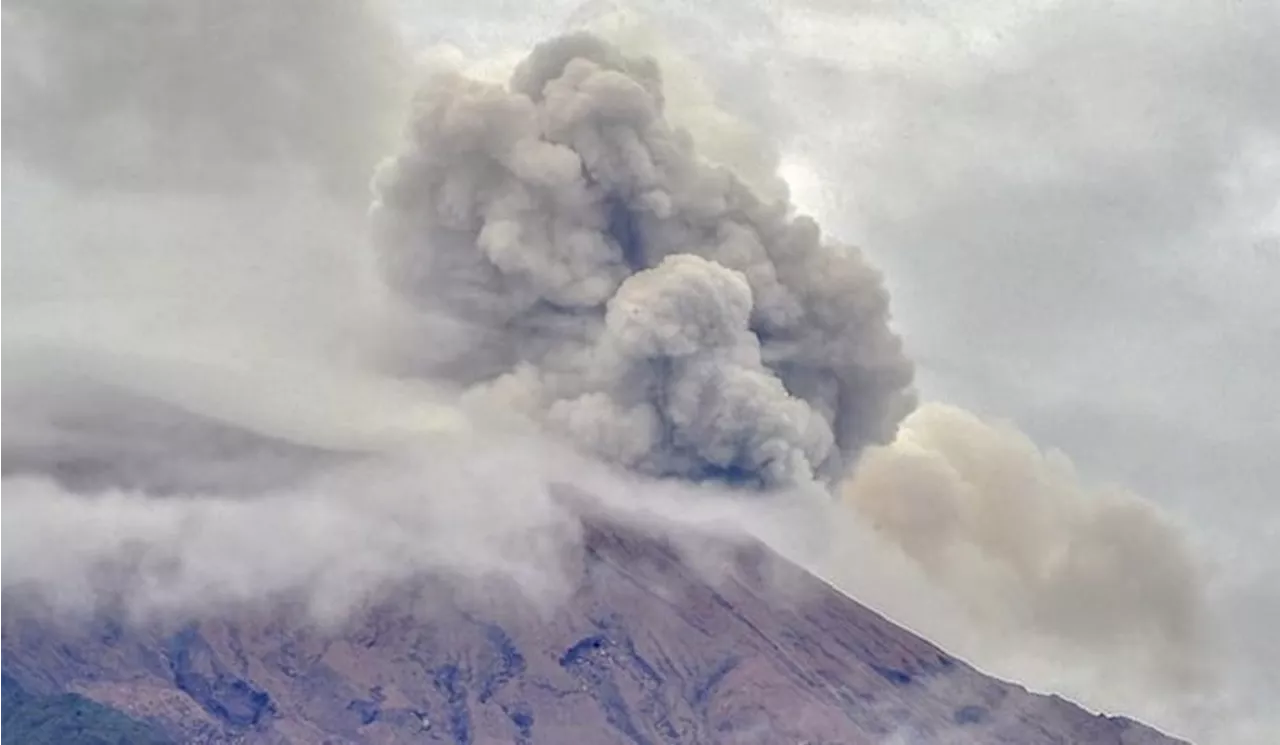 BMKG Waspada Abu Vulkanik Gunung Lewotobi dan Perkiraan Cuaca Sabtu, 9 November 2024