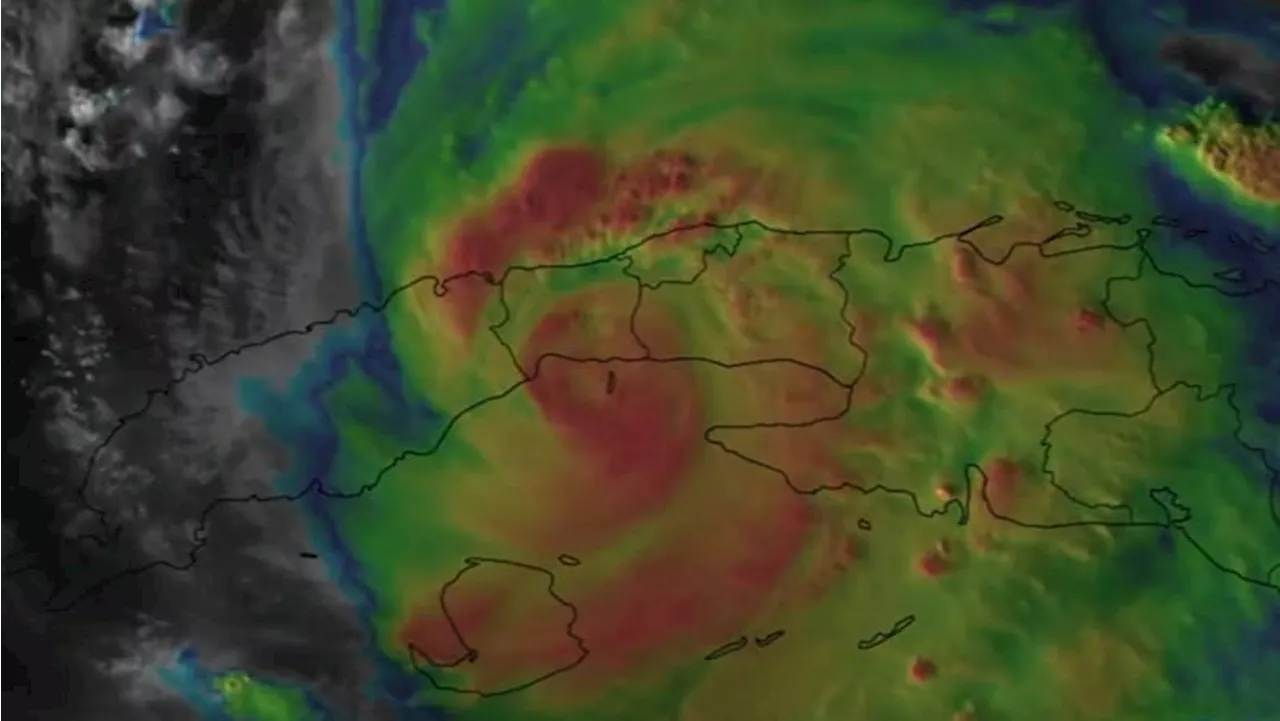 NOAA Tangkap Gambar Badai Rafael Menguat Menjadi Kategori 3