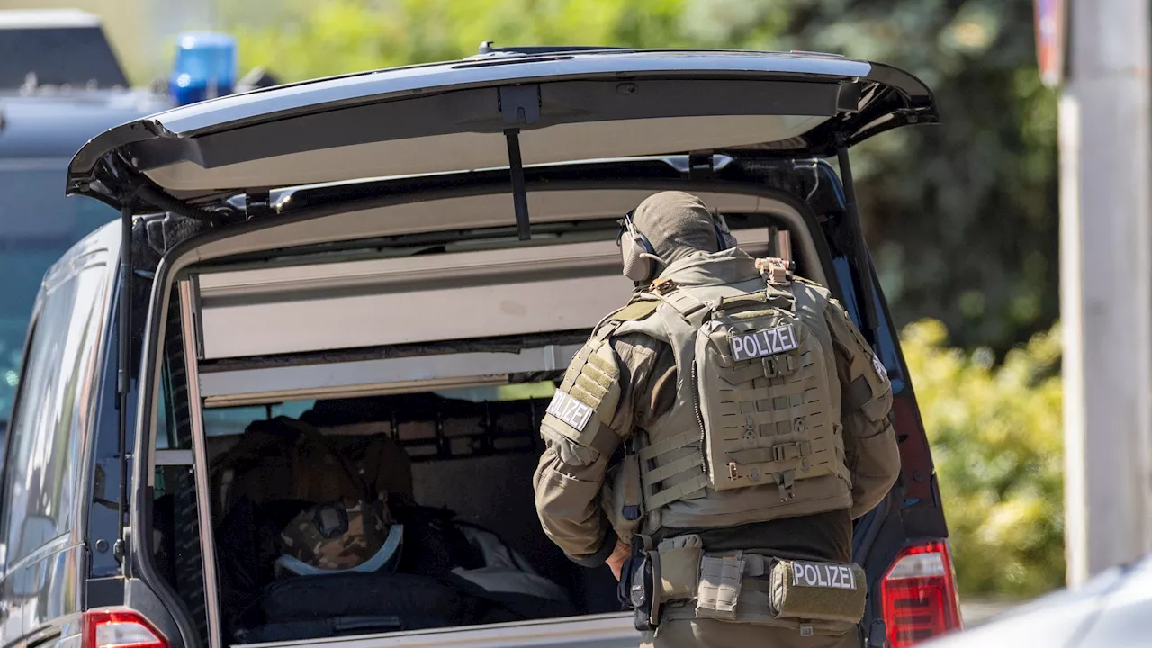 Schusswaffen in Hütte gelagert - SEK-Einsatz