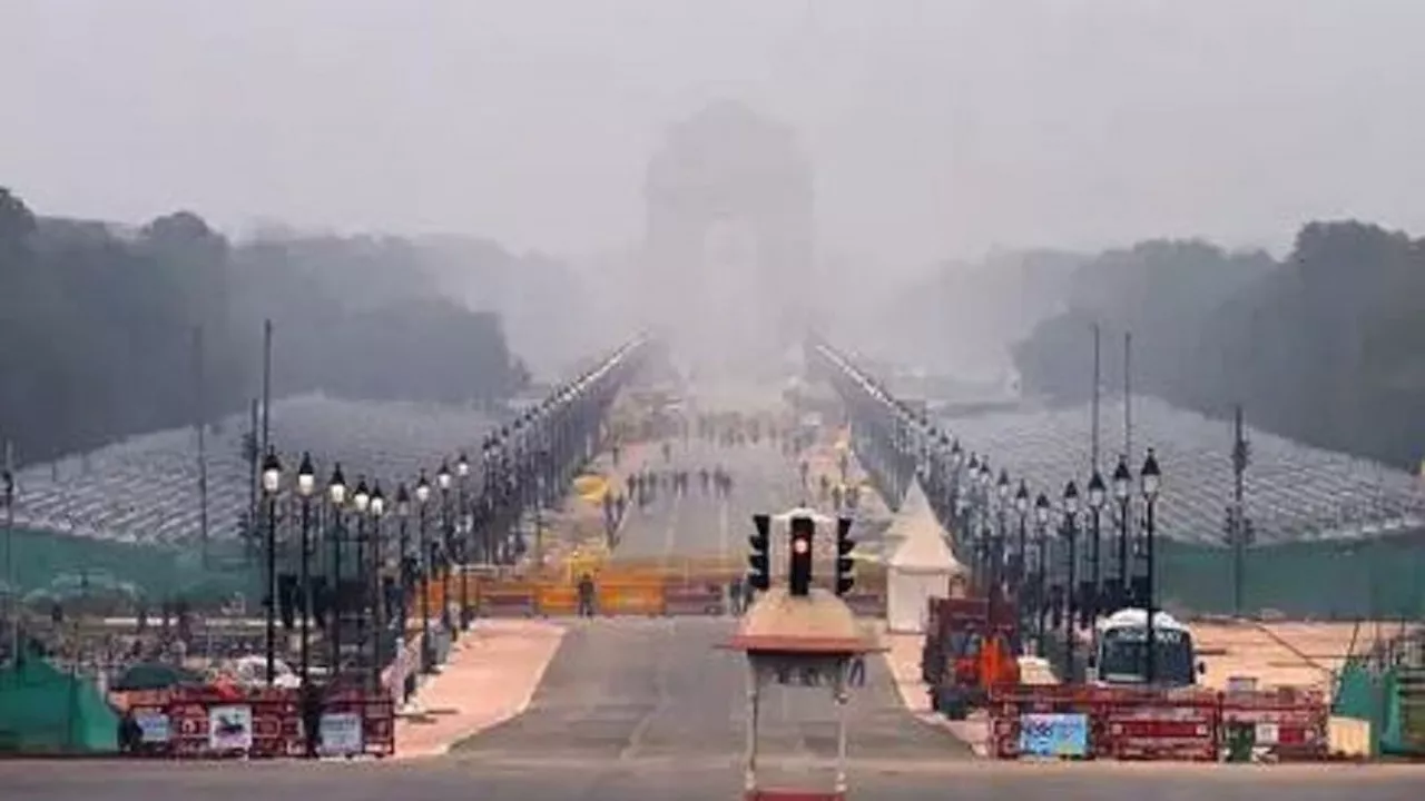 Weather Update: दिल्ली में दमघोंटू हवा से निजात नहीं, हल्का कोहरा छाए रहने का अनुमान, जानें कैसा रहेगा मौसम