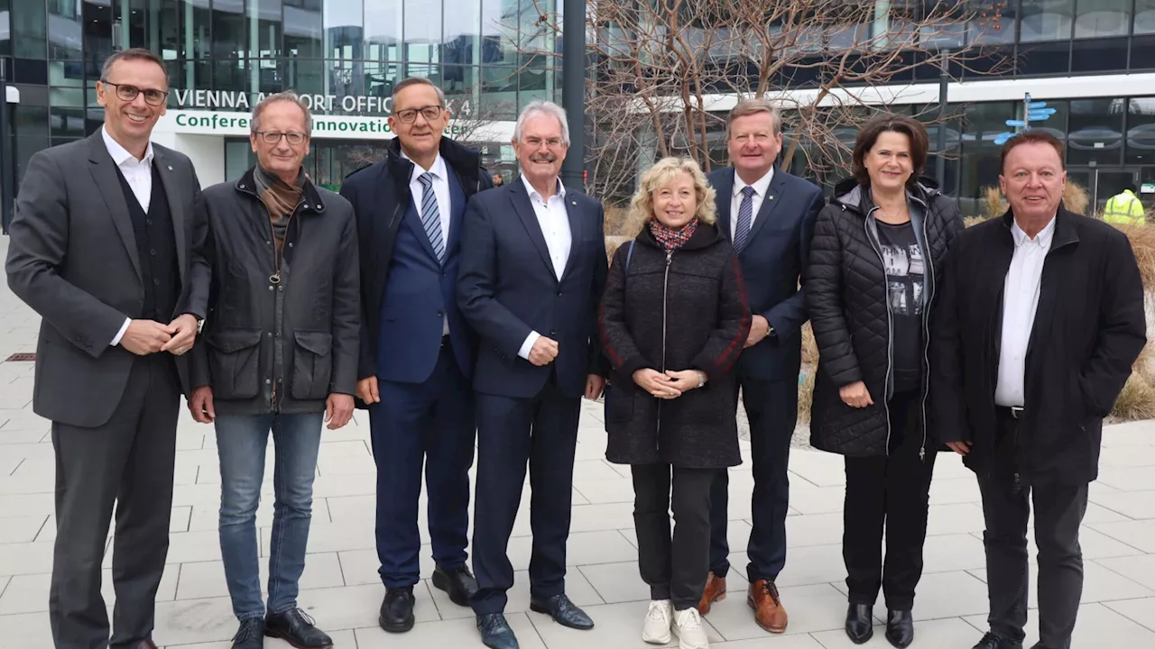 „Polit-Lotsen“ Niederösterreichs besuchten Flughafen Wien-Schwechat