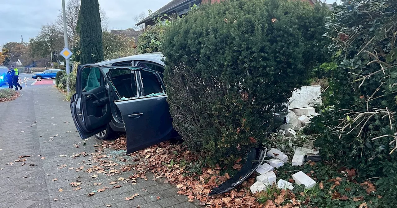 Frau bei Unfall im Kreis Gütersloh schwer verletzt: 77-Jährige rast plötzlich in Garten