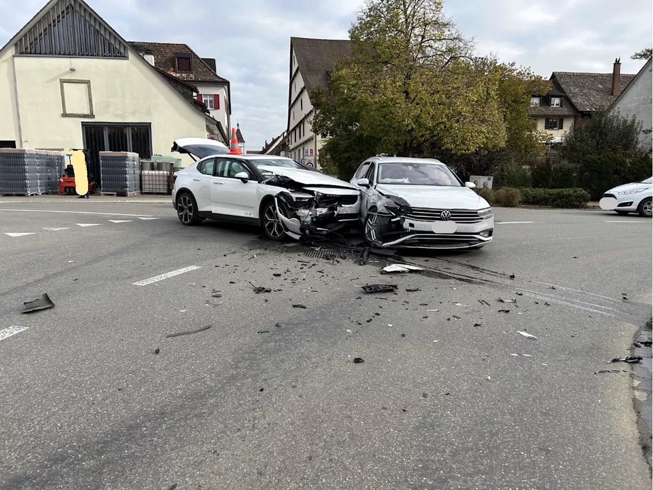 Neunkirch SH: Kollision zwischen zwei Autos