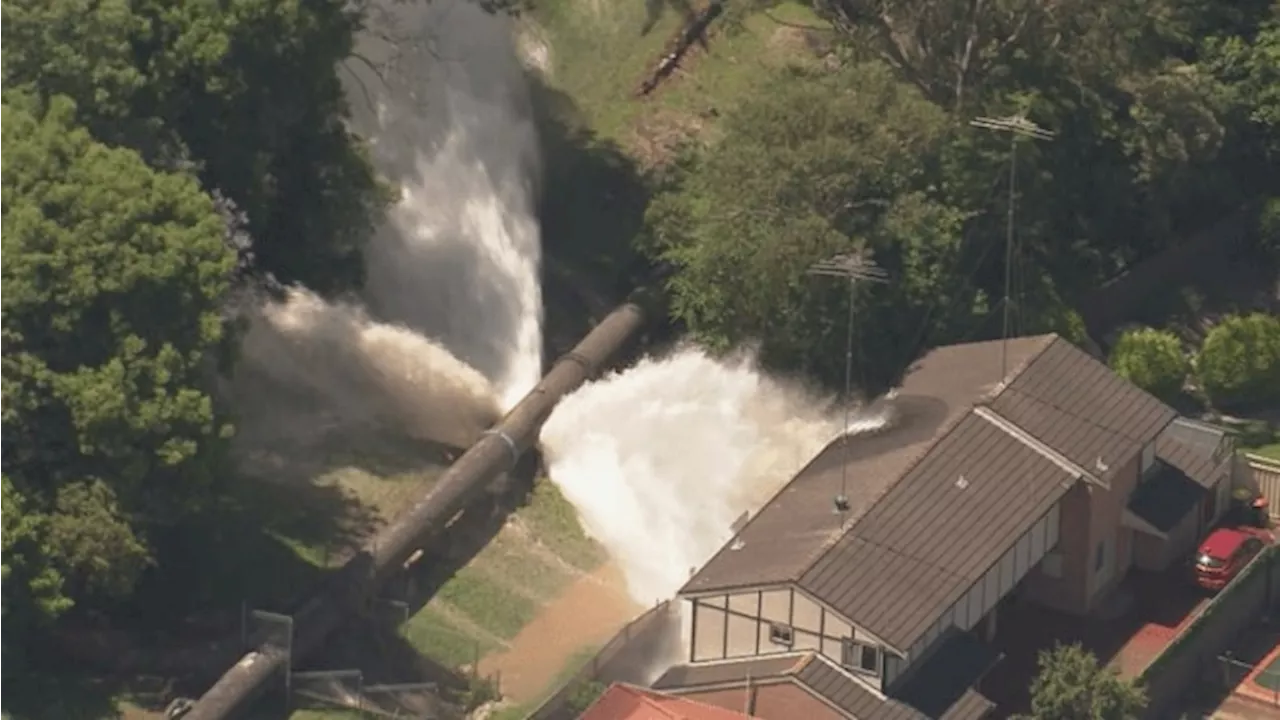 Homes flooded in south Sydney following major pipeline burst