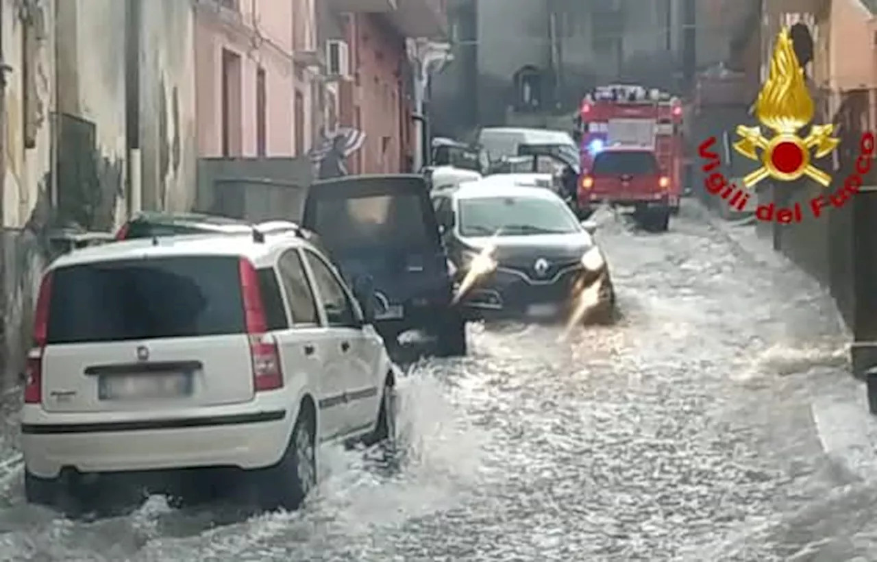 Catania, esondazione di un torrente: evacuato un supermercato