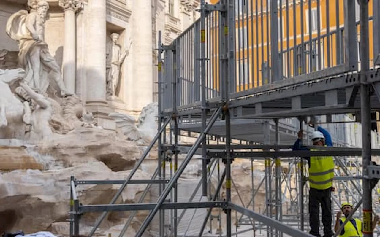 Fontana di Trevi, è polemica tra i commercianti per la nuova passerella provvisoria