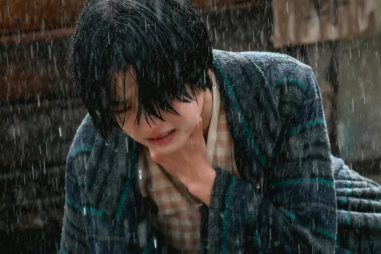 Kim Tae Ri Breaks Down Sobbing In The Rain On “Jeongnyeon: The Star Is Born”