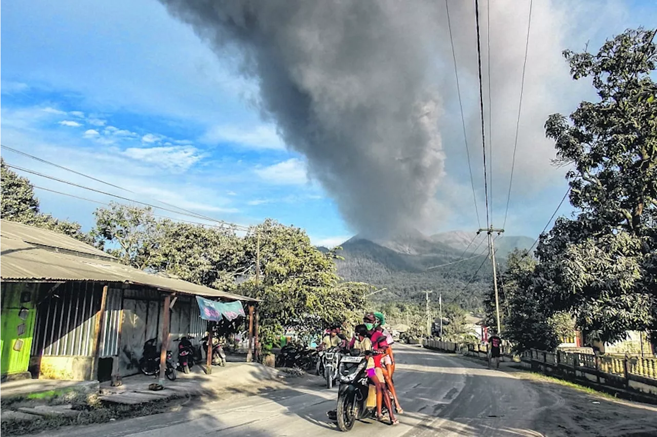 Indonesia volcano spews huge ash tower after exclusion zone widened