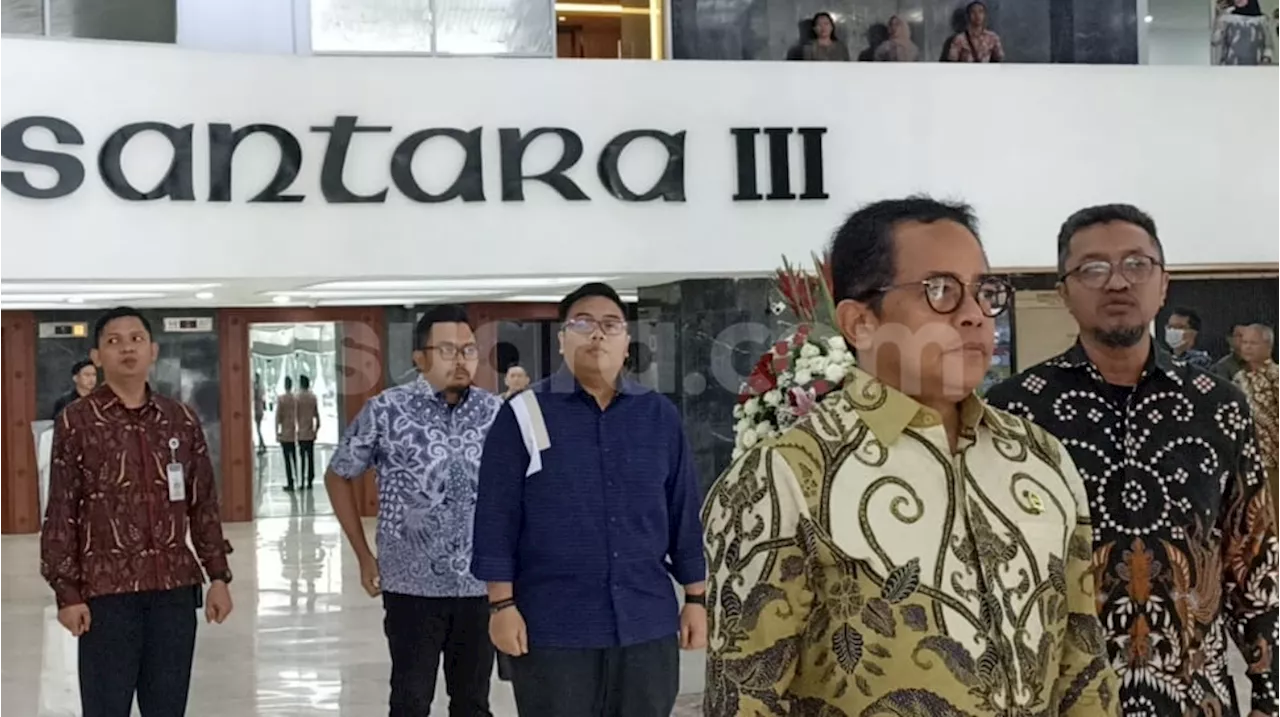 Dari Pegawai hingga Anggota DPR RI Sikap Sempurna Perdana saat Lagu Indonesia Raya Dikumandangkan di Senayan