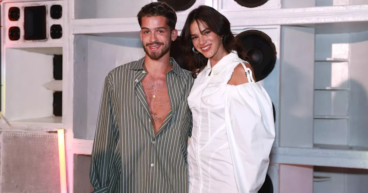 Bruna Marquezine veste chemise de R$ 5,8 mil em festa com João