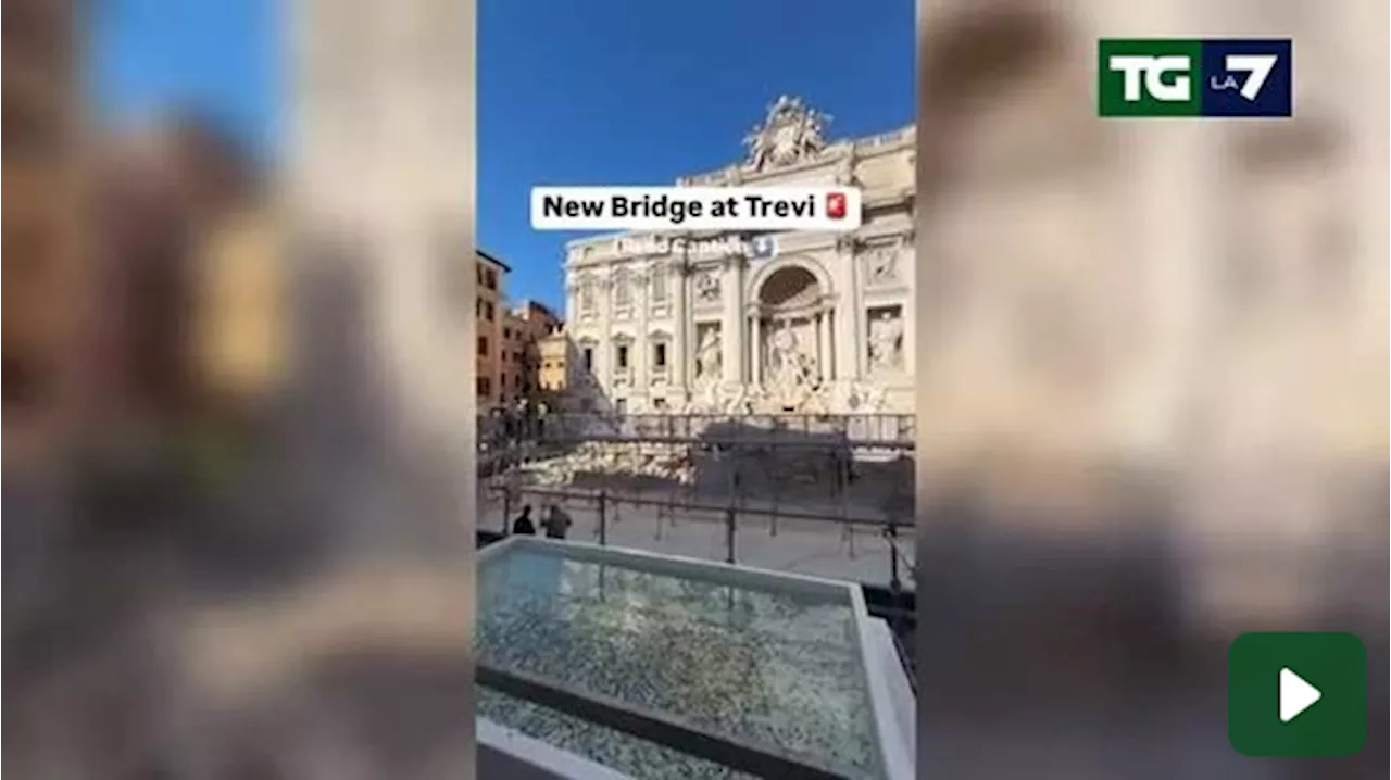 La passerella per la Fontana di Trevi a Roma è pronta ma scoppia la polemica