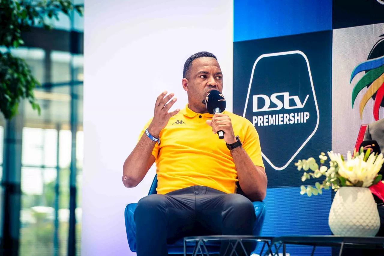 Khune gives advise to Kaizer Chiefs’ No.1 keeper Ntwari