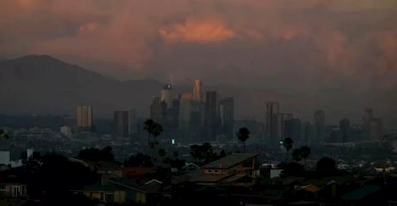 Thousands told to flee wildfire near Los Angeles