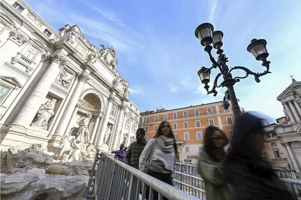 Abre pasarela panorámica de la Fontana de Trevi