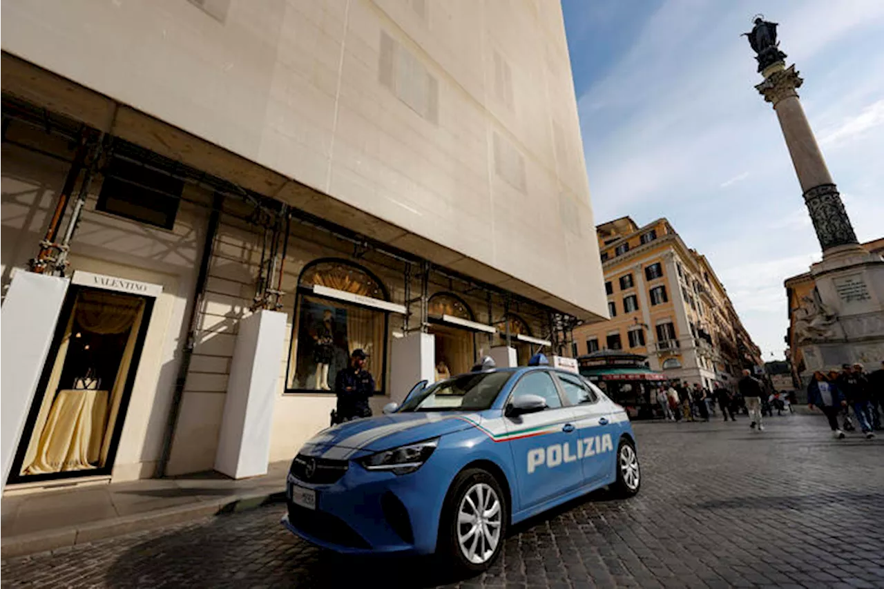 Maxi furto nella boutique di Valentino in centro a Roma