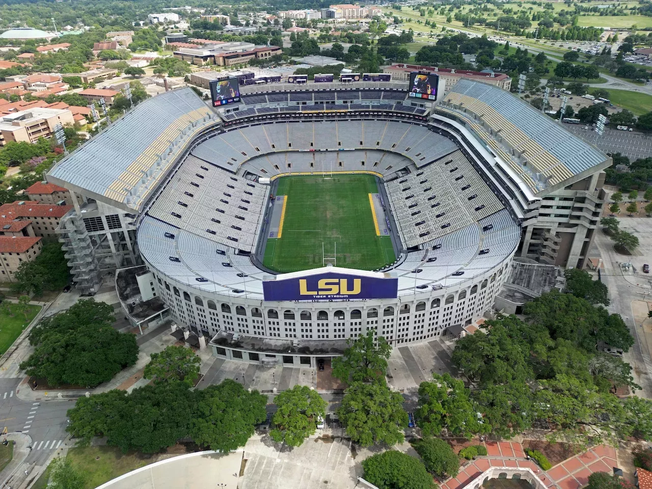 How will rain and lightning impact Alabama football vs. LSU in Baton