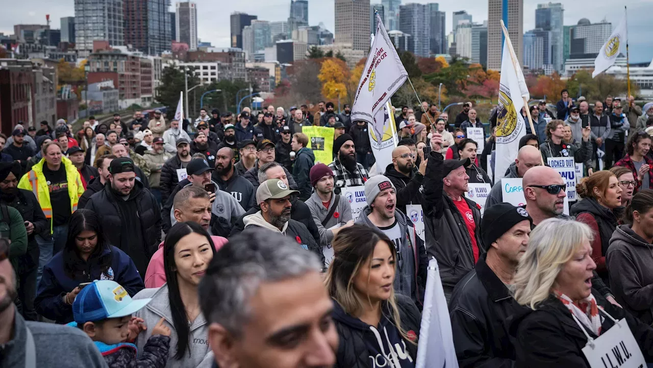 Talks to resume in B.C. port dispute in bid to end multiday lockout