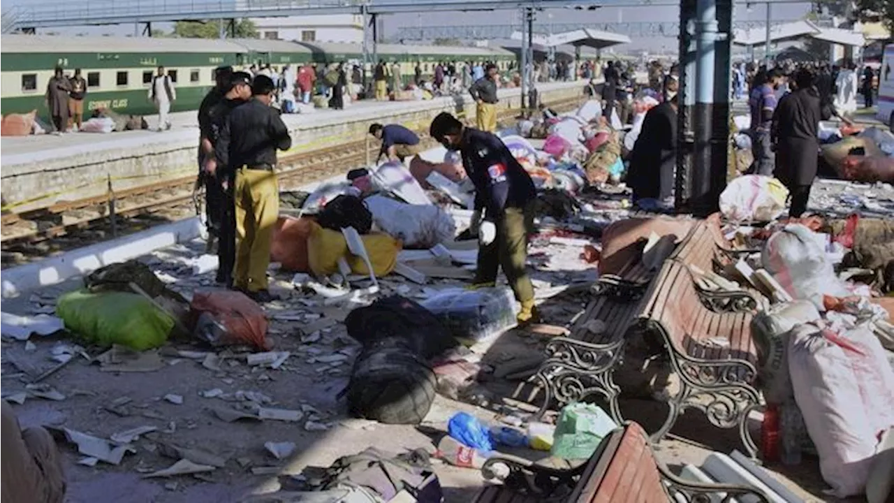 Bom Bunuh Diri Guncang Stasiun Kereta Pakistan, 24 Orang Tewas