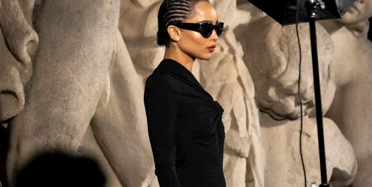 Il cappotto blu di Zoë Kravitz è il mai-più-senza dell'autunno inverno 2024