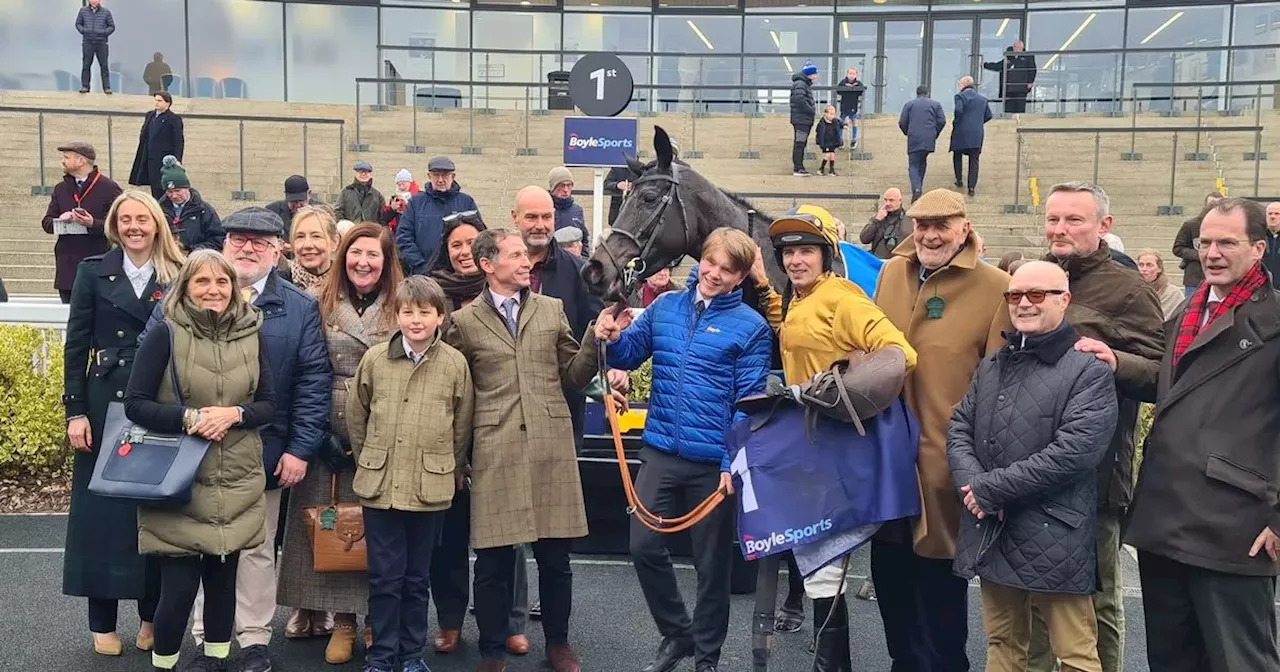 Imperial Saint wins again at Aintree Racecourse