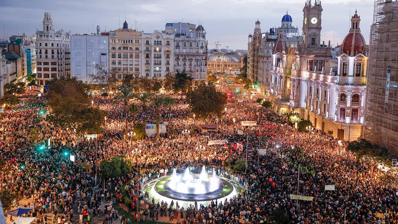 La indignación toma las calles de Valencia tras el desastre de la dana