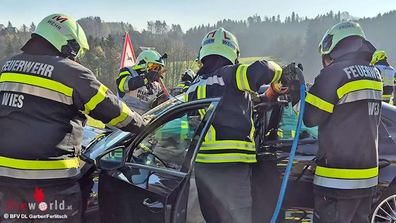 Stmk: Pkw-Kollision mit zwei eingeklemmten Personen auf der B 76 bei Wies