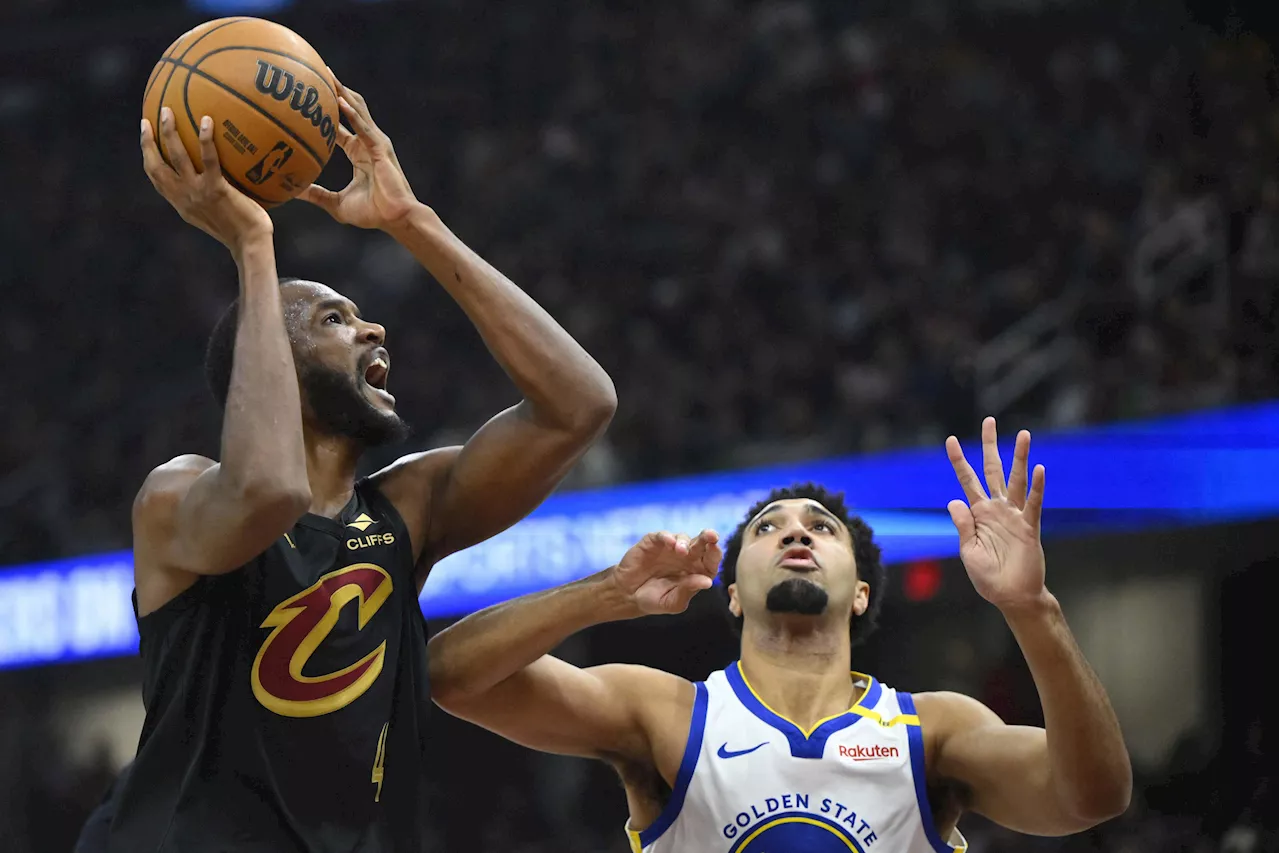 NBA roundup: Cavs rout Warriors for 10-0 start to season