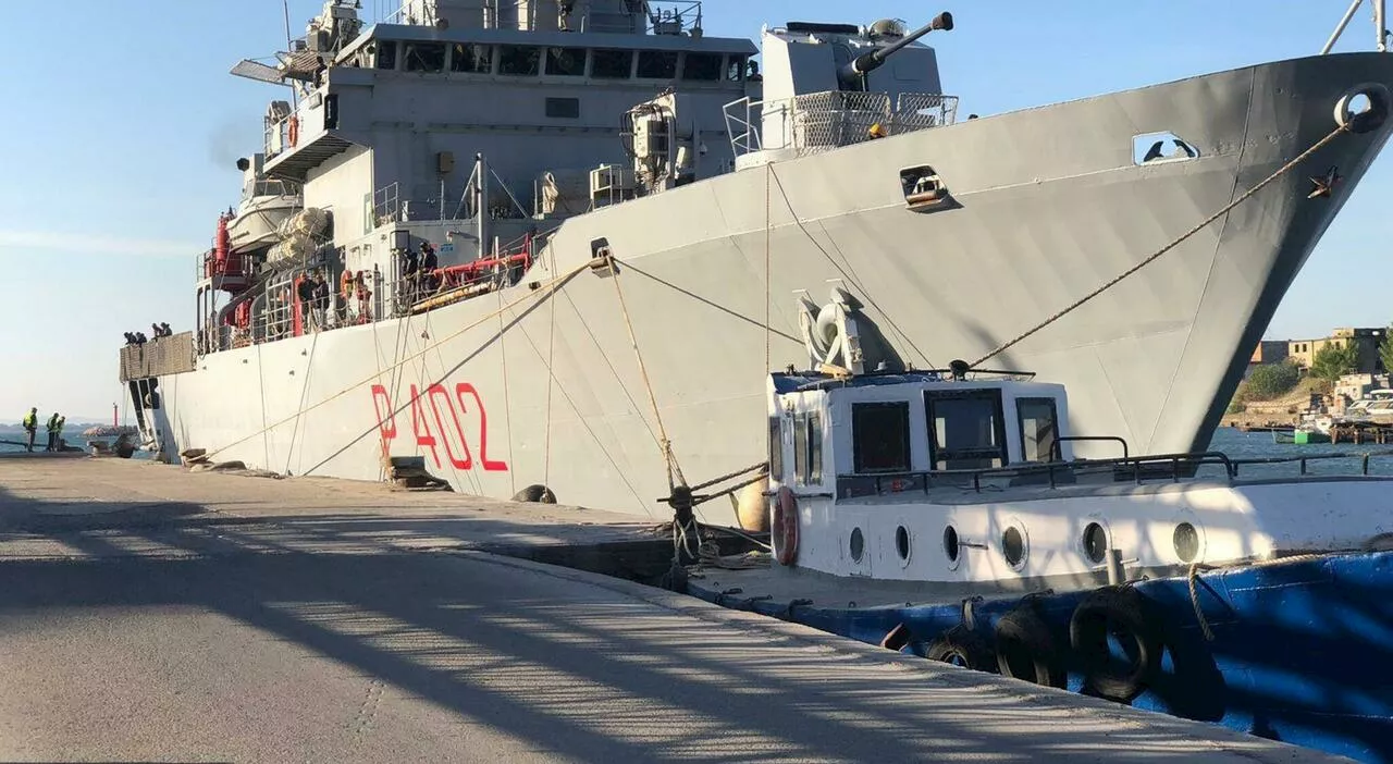 Migranti, nave Libra verso Albania con otto a bordo: arrivo previsto per domani