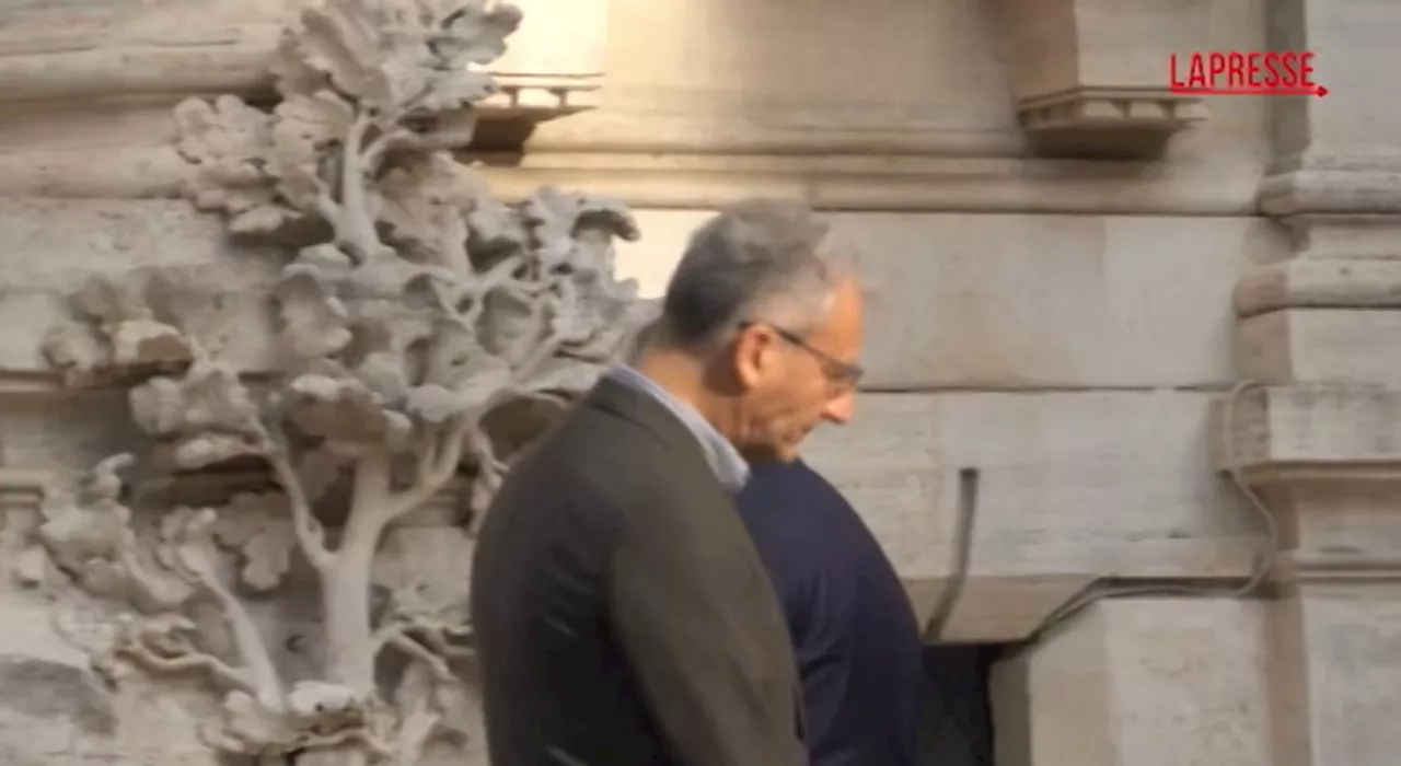 Roma, inaugurata la passerella sulla Fontana di Trevi. Gualtieri: «Esperienza unica»