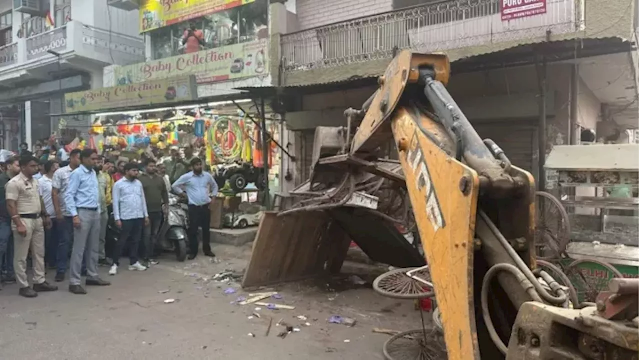 Bulldozer Action: सदर बाजार में गरजा प्रशासन का बुलडोजर, बाजार को कराया अतिक्रमण मुक्त