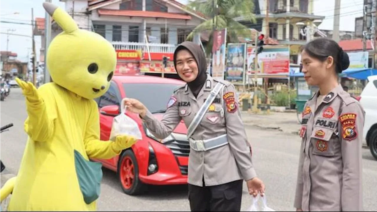 Polres Rokan Hulu Buat Program 'Bederma', Berikan Bantuan ke Warga di Jalanan dan Pesan Damai