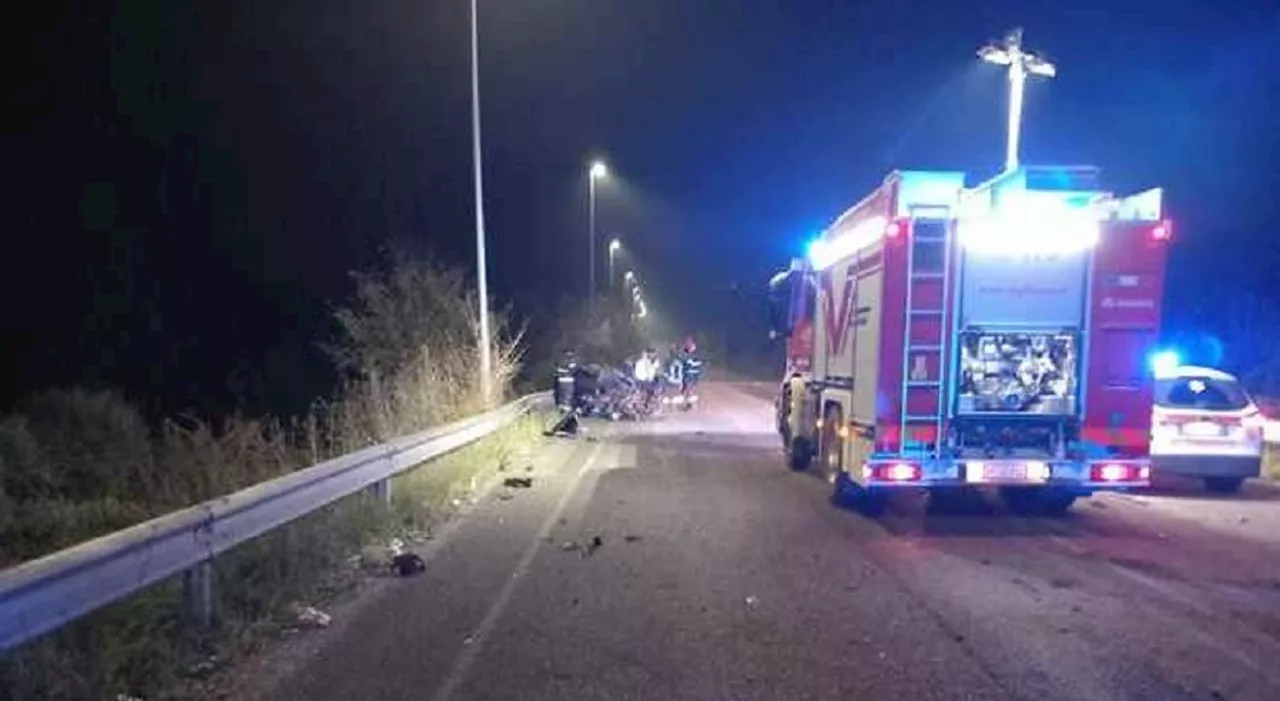 Incidente con l'auto della mamma, Riccardo Pizzuti si schianta contro il guardrail e muore a 20 anni. Feriti d