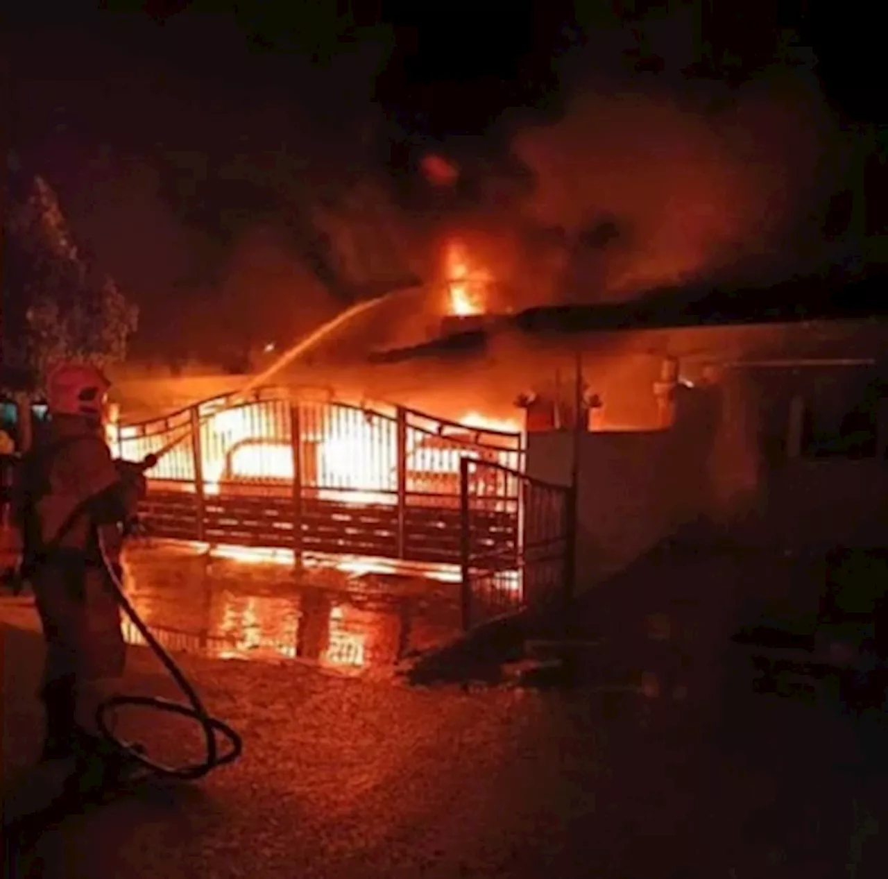 Perak police detain Vietnamese woman linked to arson destroying homes, cars in Manjung