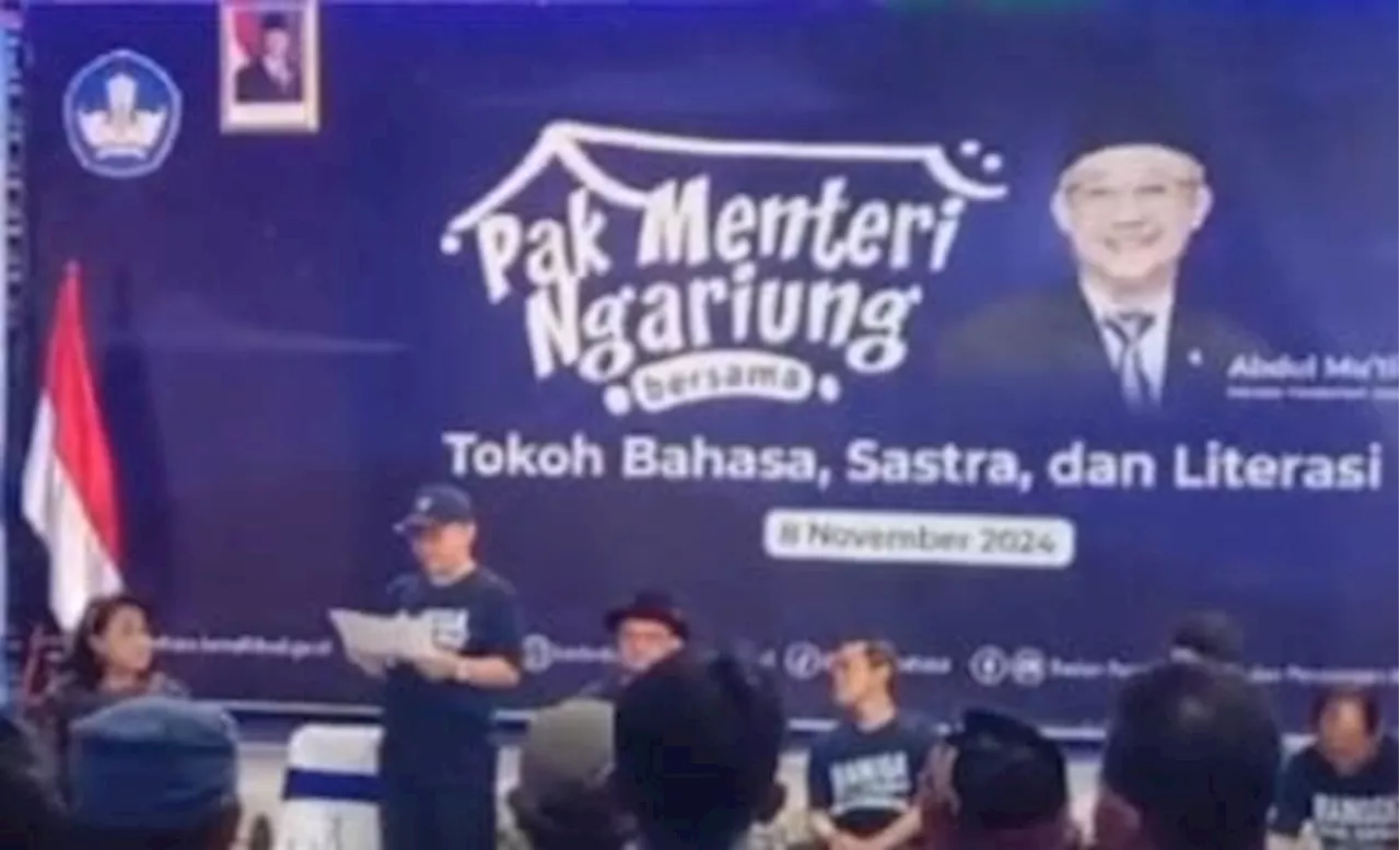 Mendikdasmen Abdul Muti Bacakan Puisi Kupu-Kupu dalam Buku